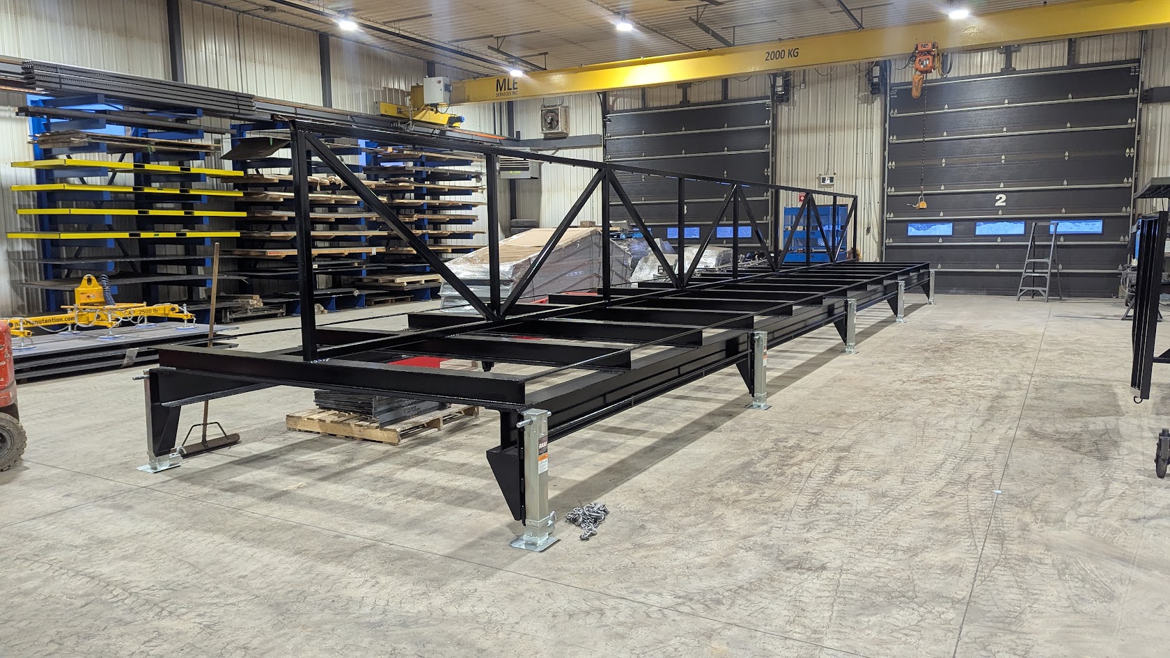Structure en acier sur mesure fabriquée dans l'atelier industriel de Prototype GF en Beauce